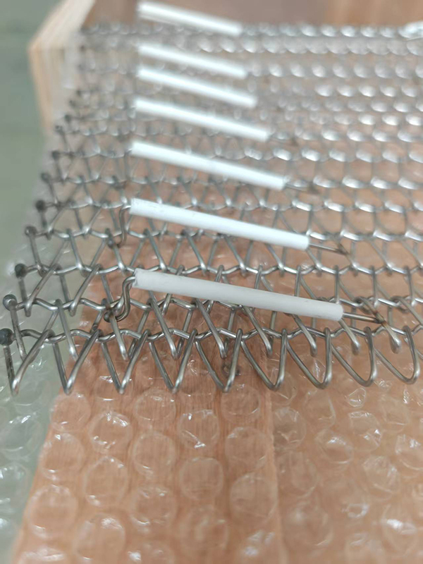 316L-Oven-Mesh-Belt-Ceramic-Standoff-Detail