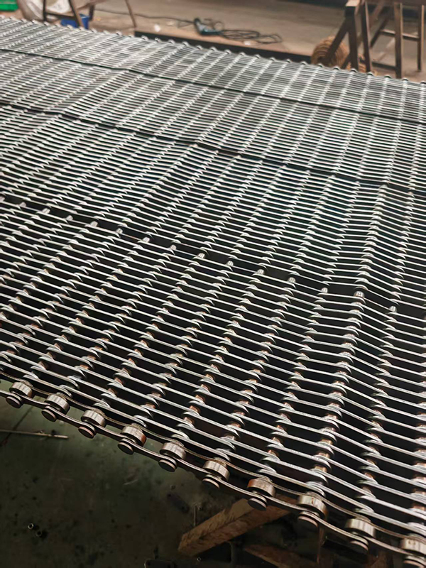 chain driven conveyor belt